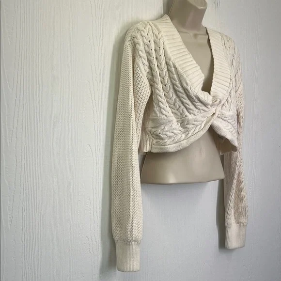 Free People - Emilie Whisper White Twisted Front Cable Knit Crop Sweater Size M - Picture 3 of 10